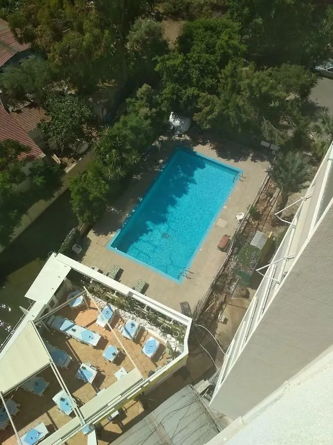 Luxury Penthouse 1Br-Seafront-Seasonal Pool-Central 라르나카