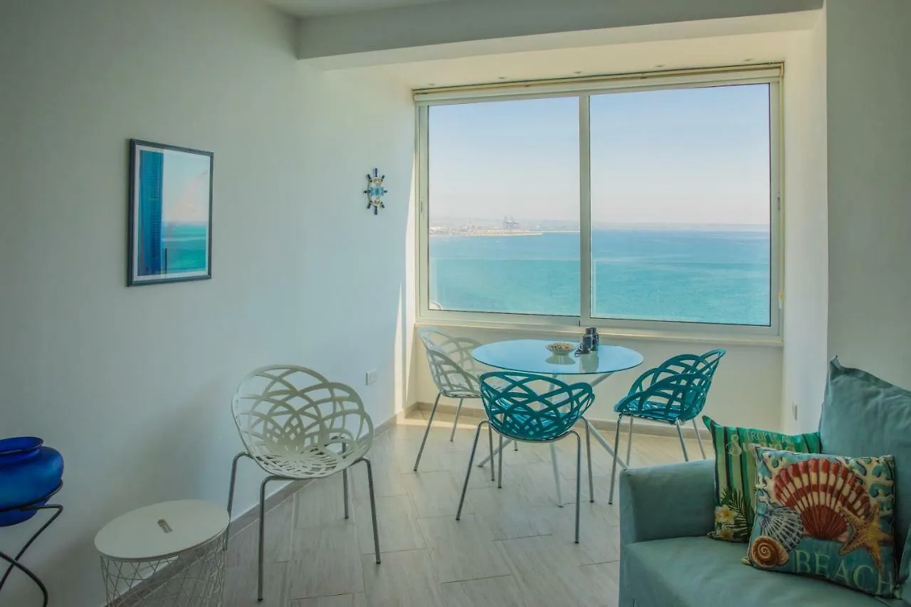 Luxury Penthouse 1Br-Seafront-Seasonal Pool-Central 라르나카 0*,  키프로스