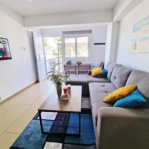 Apartament Atlantis 50m From Makenzy Seafront, Larnaca