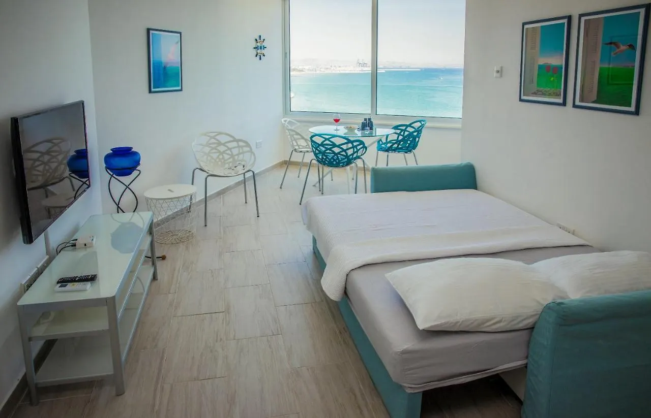 Luxury Penthouse 1Br-Seafront-Seasonal Pool-Central Larnaca
