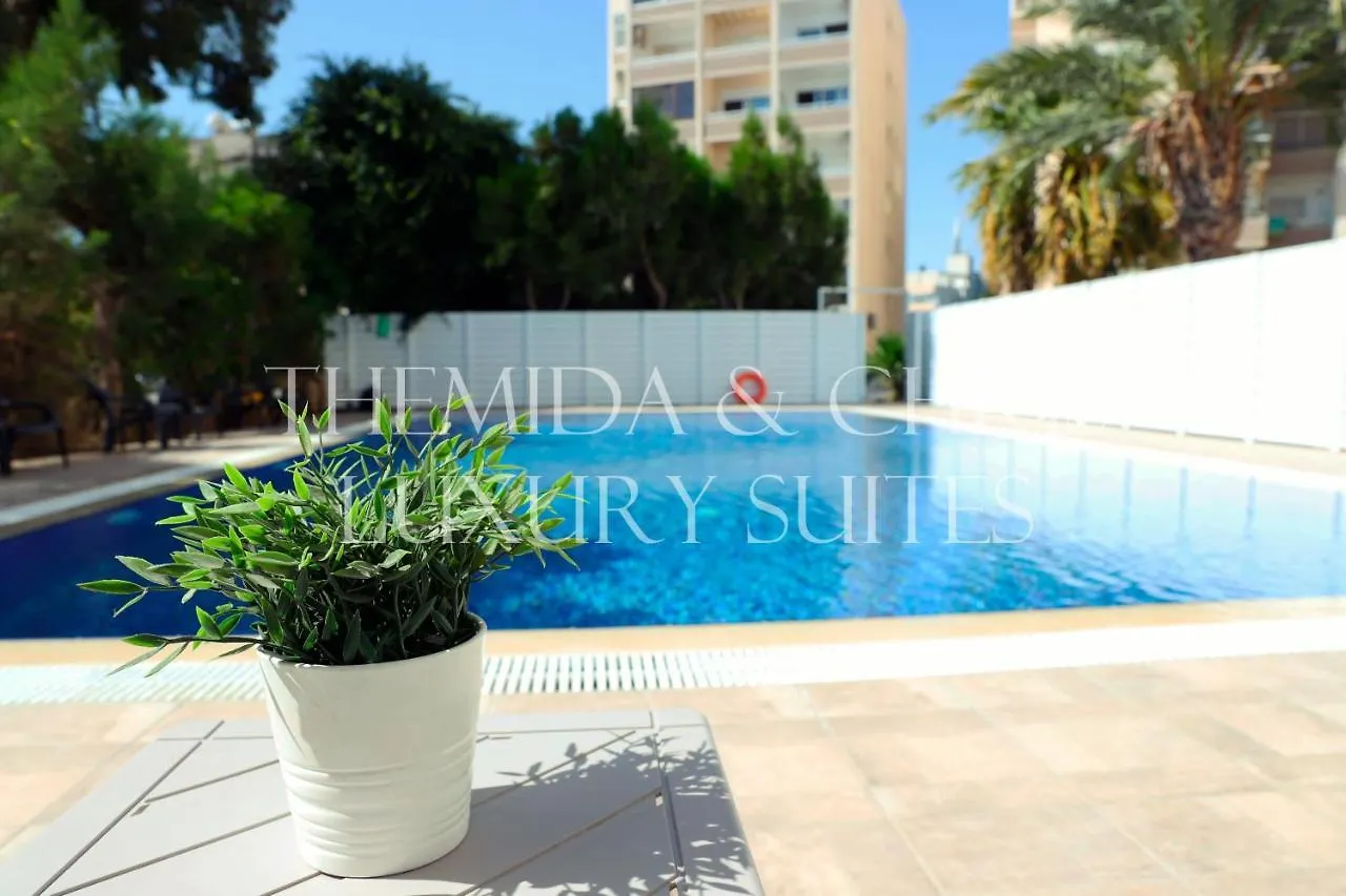 Luxury Penthouse 1Br-Seafront-Seasonal Pool-Central Larnaca
