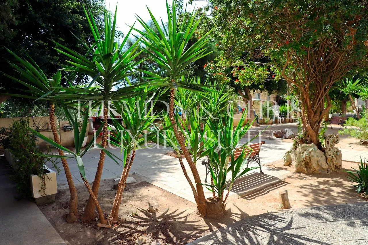 Luxury Penthouse 1Br-Seafront-Seasonal Pool-Central Larnaca Apartament