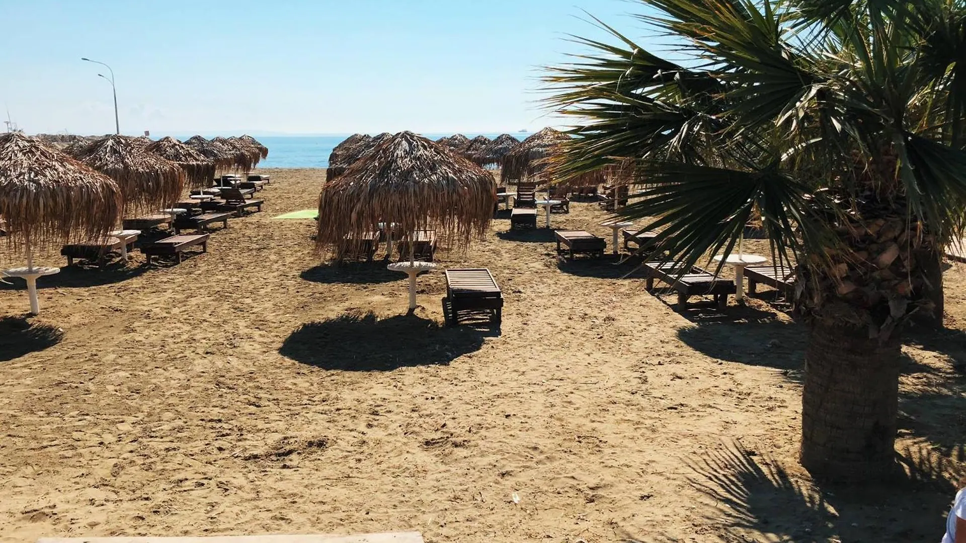 Luxury Penthouse 1Br-Seafront-Seasonal Pool-Central Larnaca Cyprus