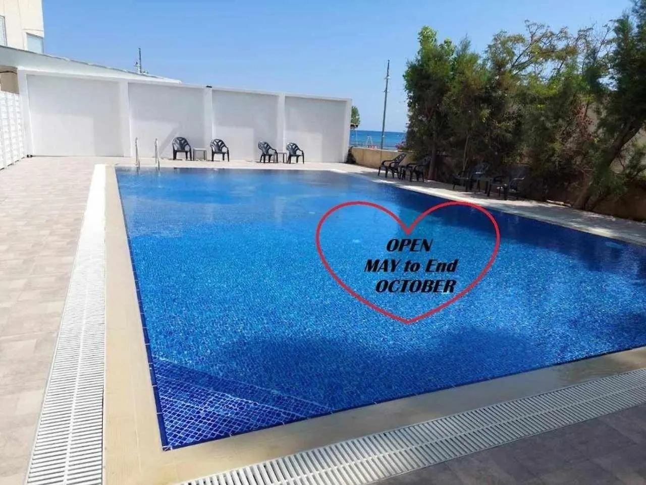 Luxury Penthouse 1Br-Seafront-Seasonal Pool-Central Larnaca