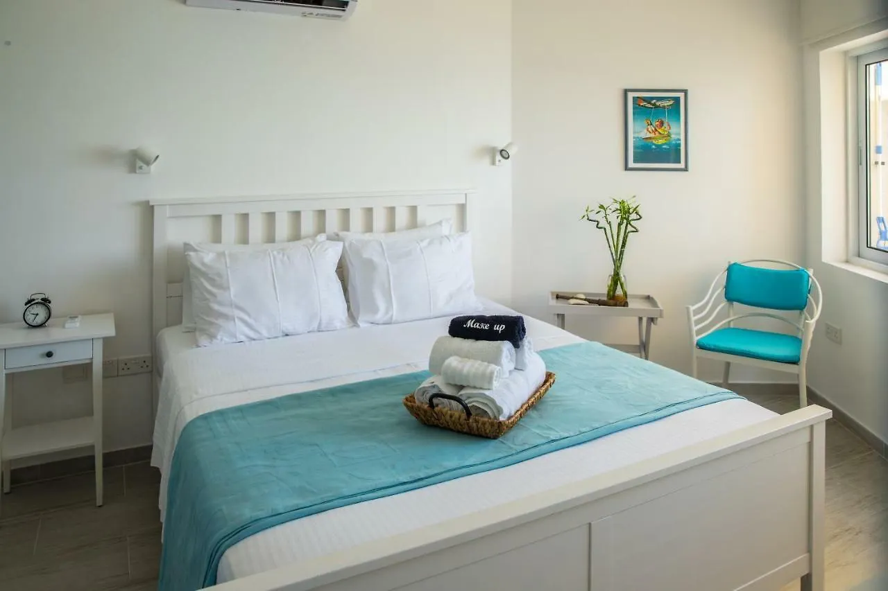 Luxury Penthouse 1Br-Seafront-Seasonal Pool-Central Larnaca Cypr