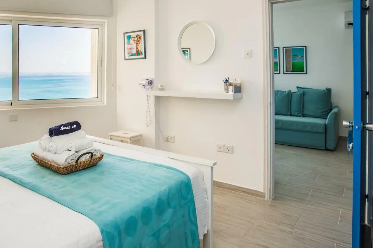 Luxury Penthouse 1Br-Seafront-Seasonal Pool-Central Larnaca 0*,