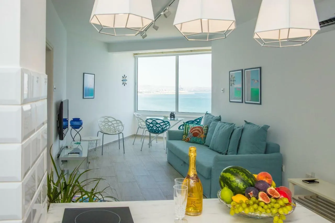 Luxury Penthouse 1Br-Seafront-Seasonal Pool-Central Larnaca