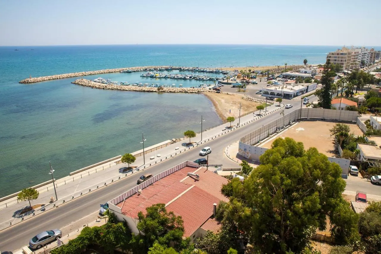 Luxury Penthouse 1Br-Seafront-Seasonal Pool-Central Larnaca Cyprus
