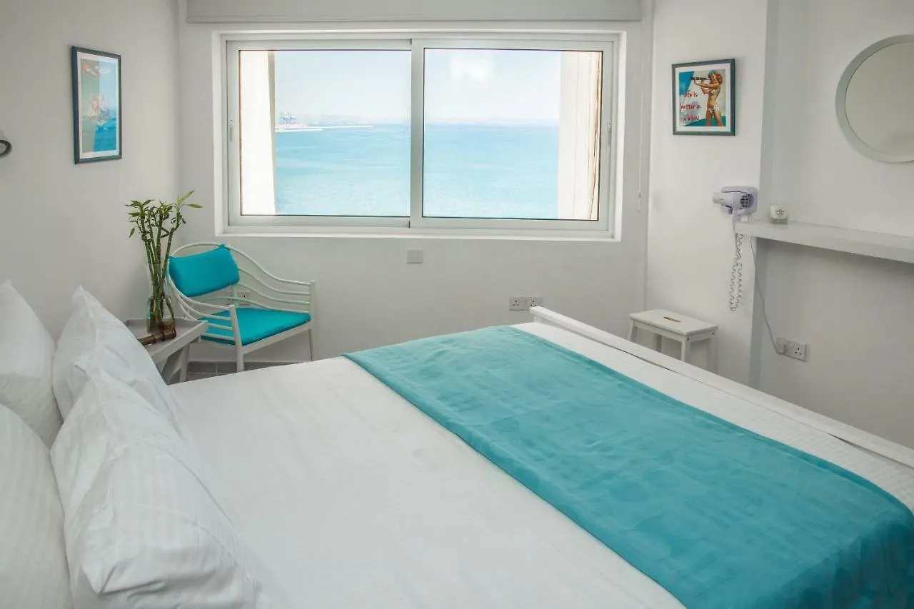 Luxury Penthouse 1Br-Seafront-Seasonal Pool-Central Larnaca 0*,