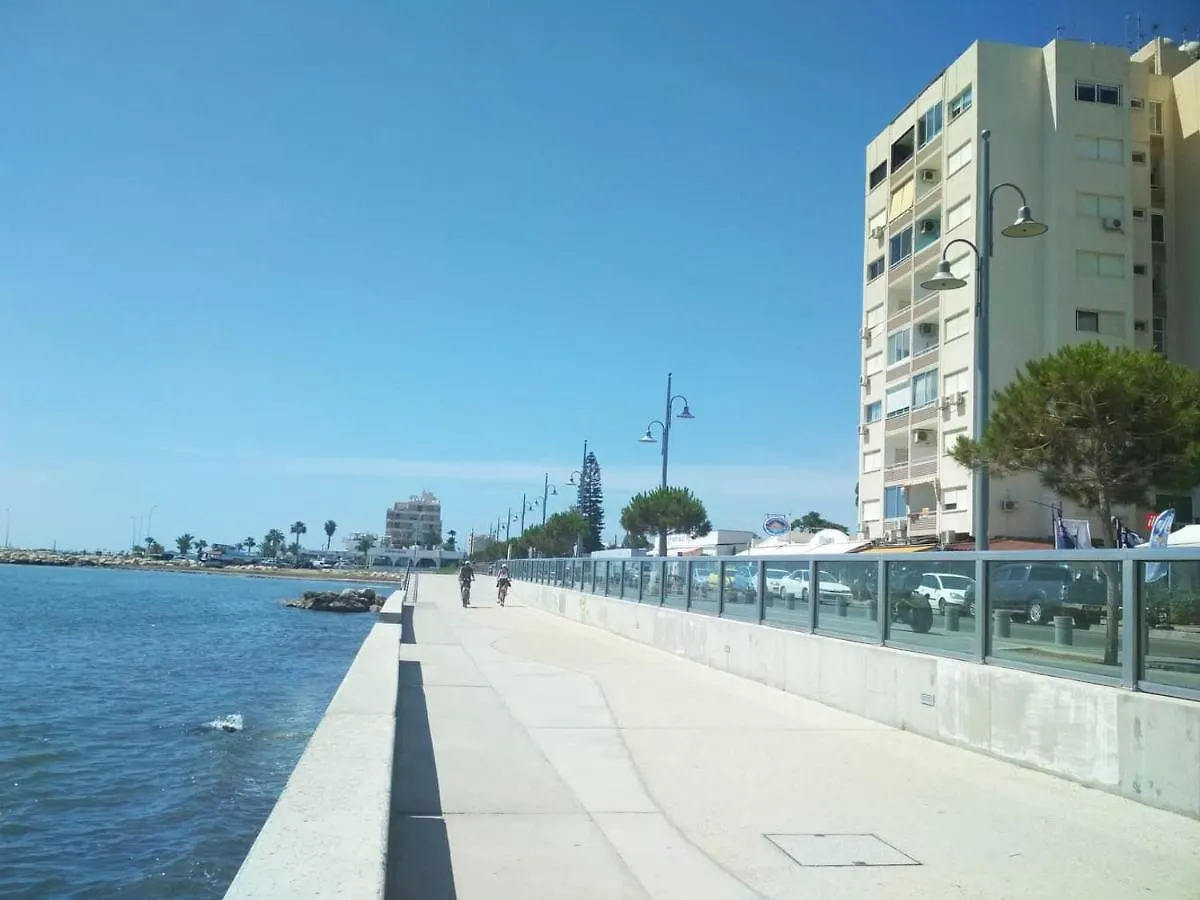 Luxury Penthouse 1Br-Seafront-Seasonal Pool-Central Larnaca
