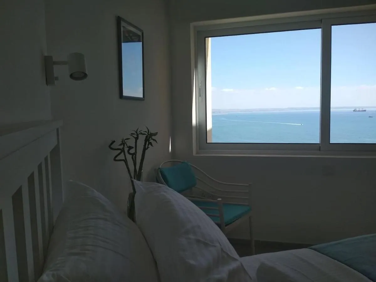 Luxury Penthouse 1Br-Seafront-Seasonal Pool-Central Larnaca