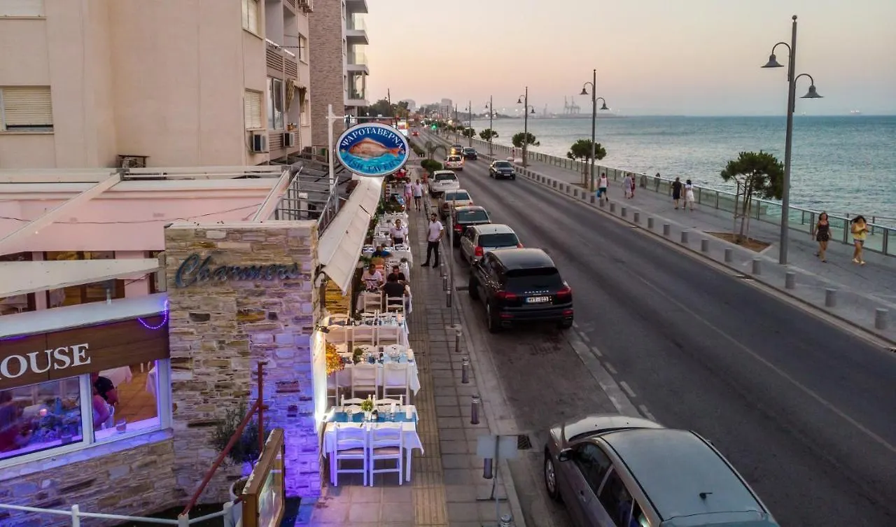 Apartment Luxury Penthouse 1Br-Seafront-Seasonal Pool-Central Larnaca